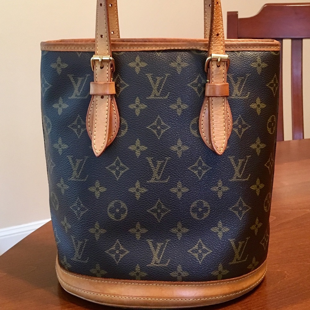 Authentic Louis Vuitton Petite Bucket Bag.